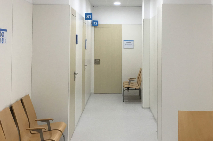 Mobiliario y revestimientos para consultorio médico