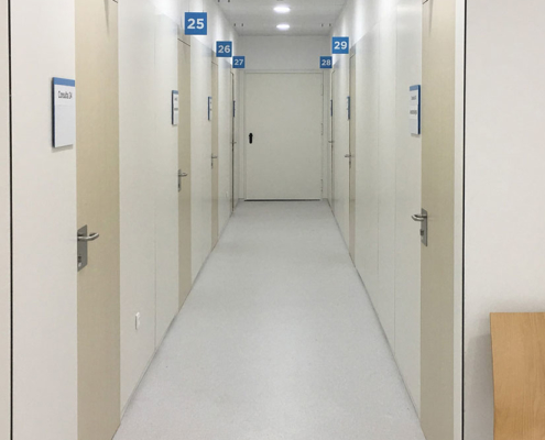 Mobiliario y revestimientos para consultorio médico