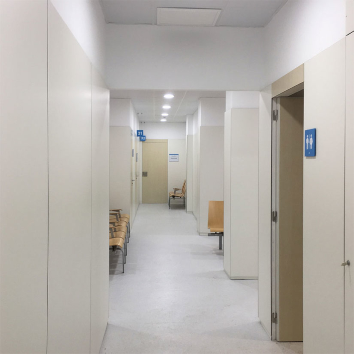 Mobiliario y revestimientos para consultorio médico